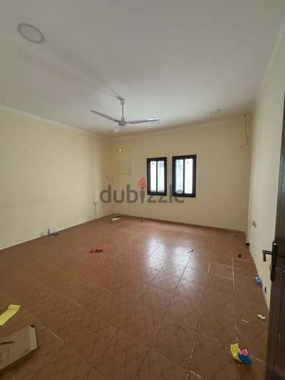 للإيجار شقة مكتبية تجاري في سار. . For rent, a commercial office apartme