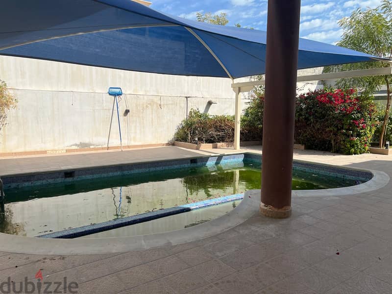 للايجار فيلا كبيرة موقع مميز. . . For rent a large villa in a prime 16