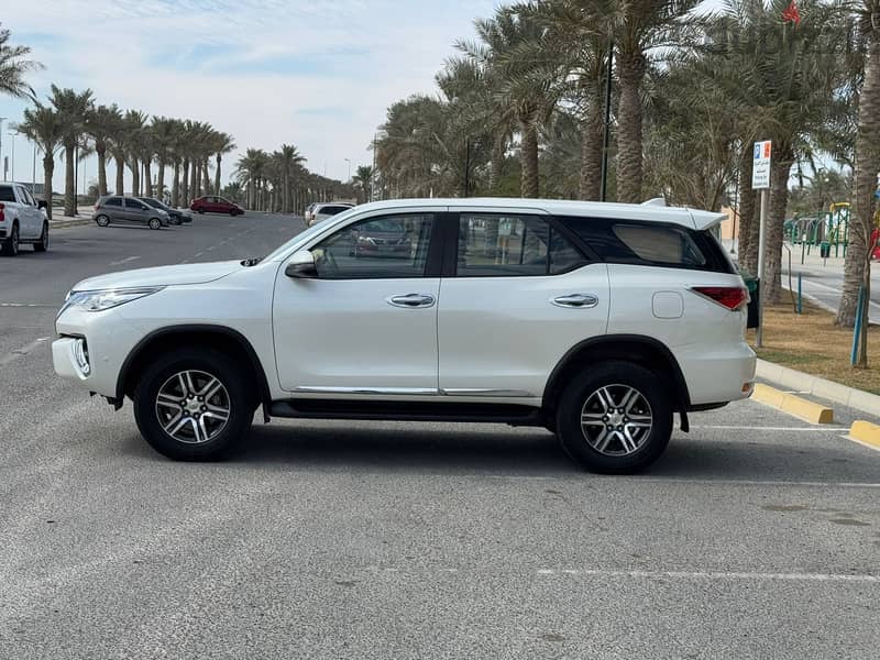 Toyota Fortuner 2020 WHITE 4