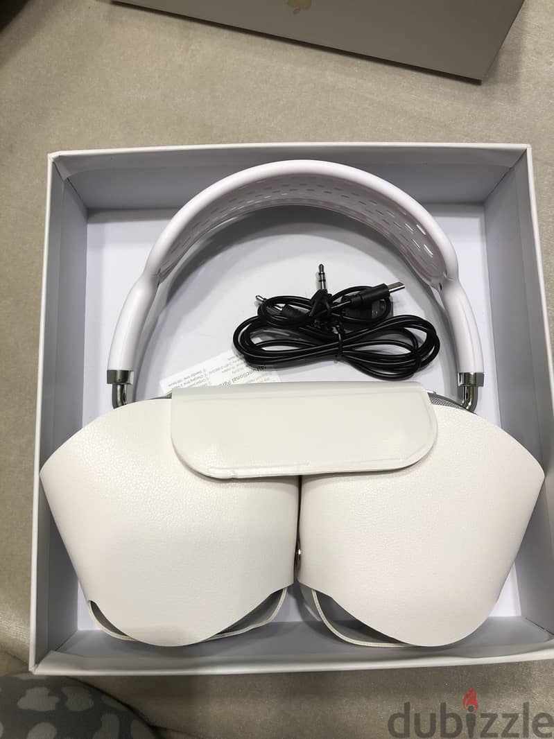 New Unused Apple Airpods Max Headphones 2