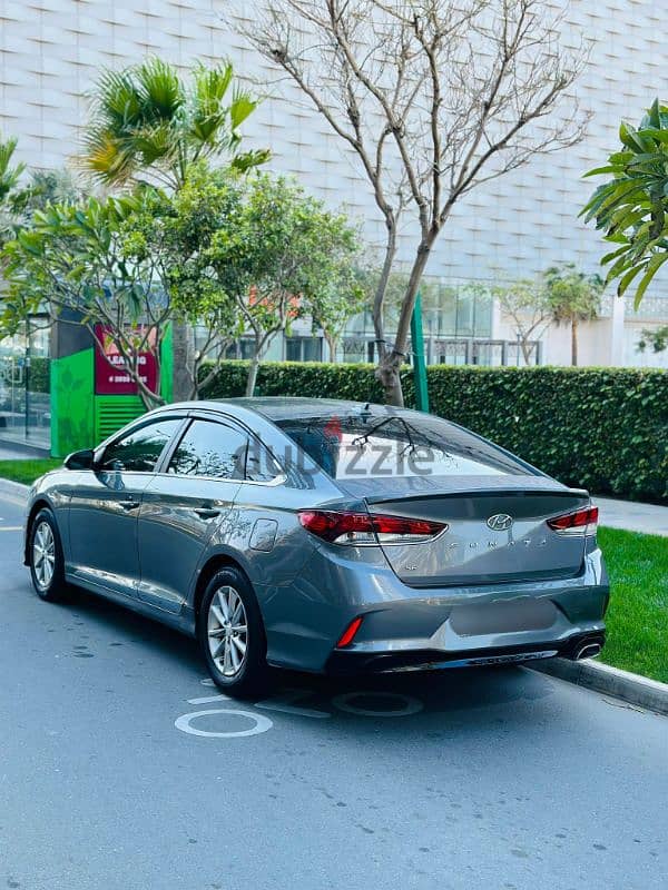 Hyundai Sonata SE 2018 model. Very well maintained car. good condition 8