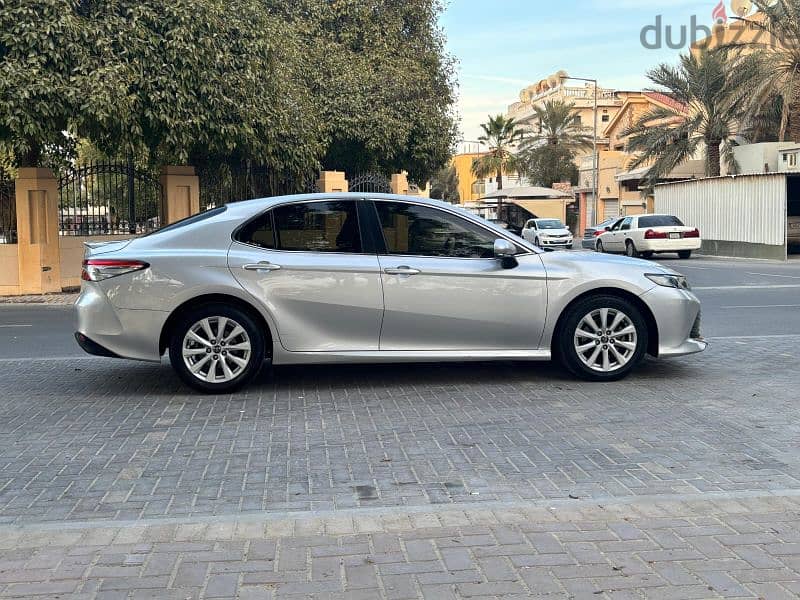 Toyota Camry 2019 4