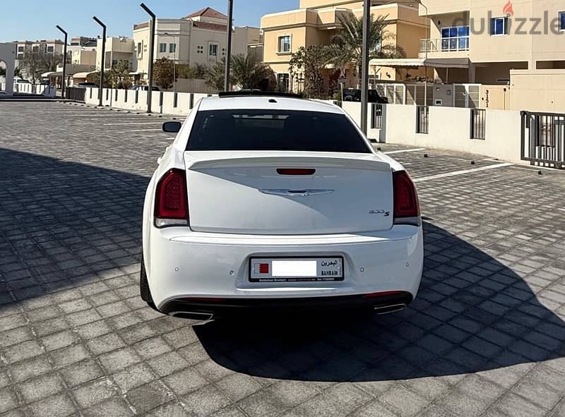 For Sale Chrysler 300S 2022 Black Edition 2