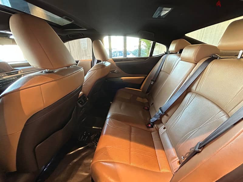 Lexus ES 350 MODEL 2019 FULL OPTION FOR SALE 7