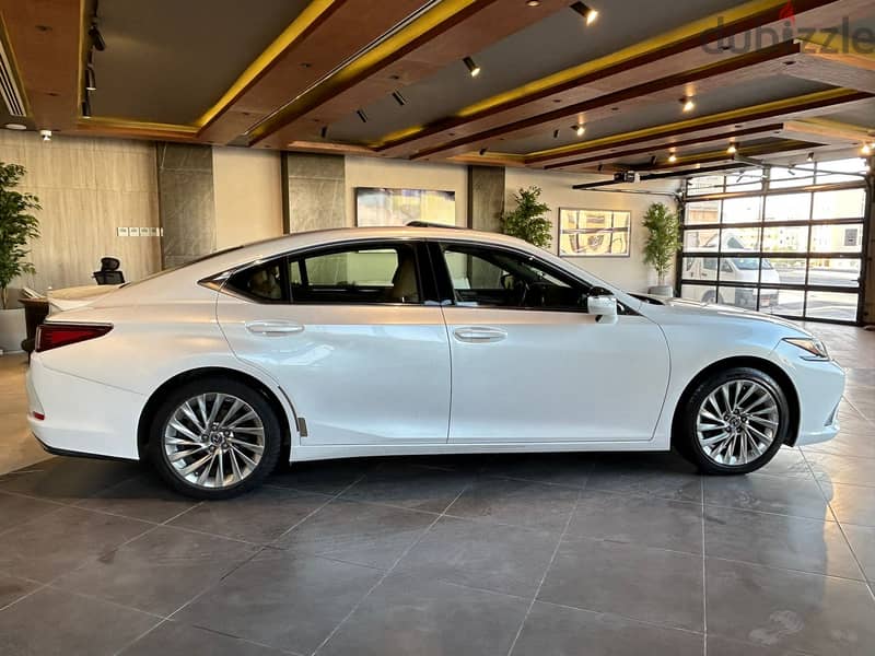 Lexus ES 350 MODEL 2019 FULL OPTION FOR SALE 8