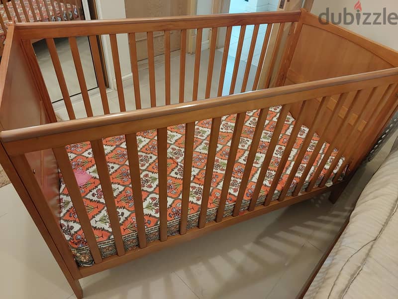 Baby crib for sale 0