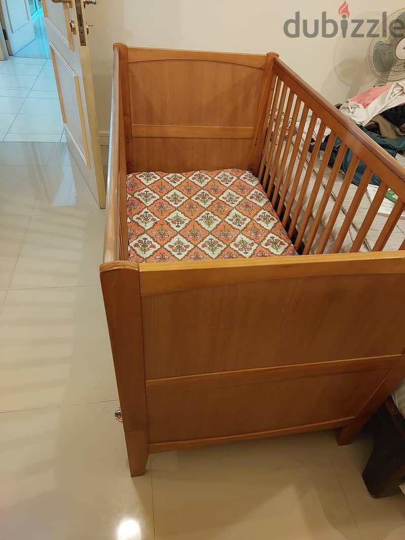 Baby crib for sale 2