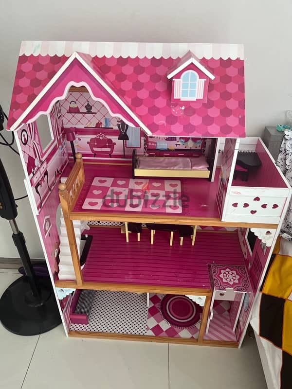 large doll house 1