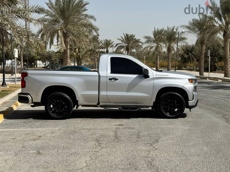 Chevrolet Silverado 2020 silver 2