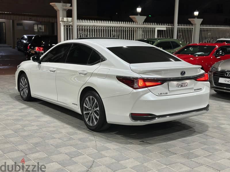 Lexus ES 300 2022 HYBIRD 7