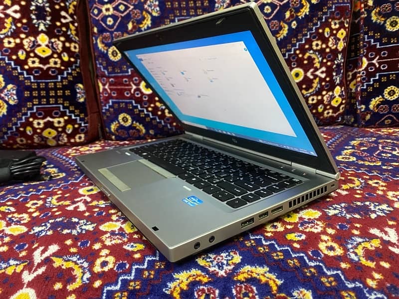 hp laptop elitbook 8470p 1