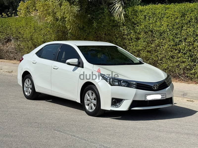 Toyota Corolla XLI 2015 white 0