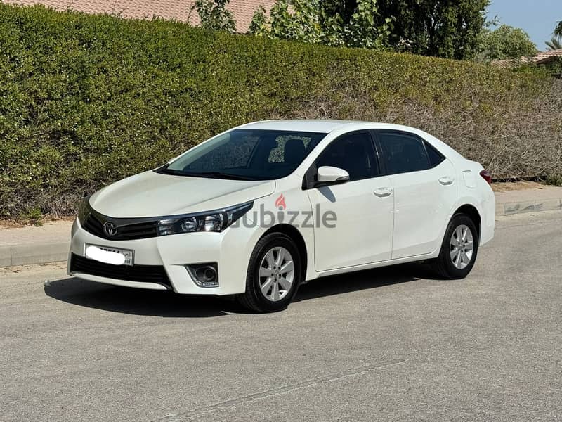 Toyota Corolla XLI 2015 white 1