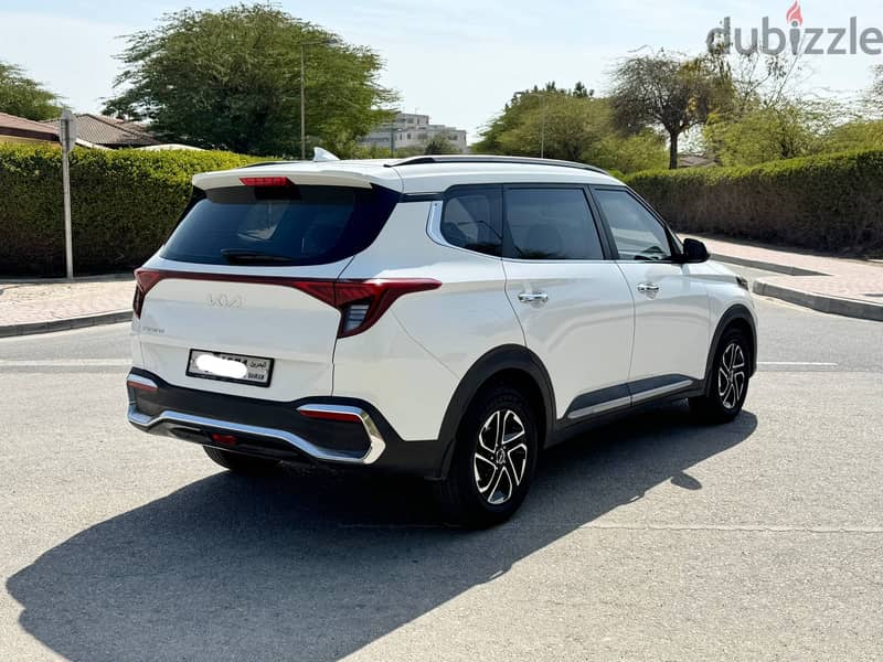 Kia Carens 2023 white 6