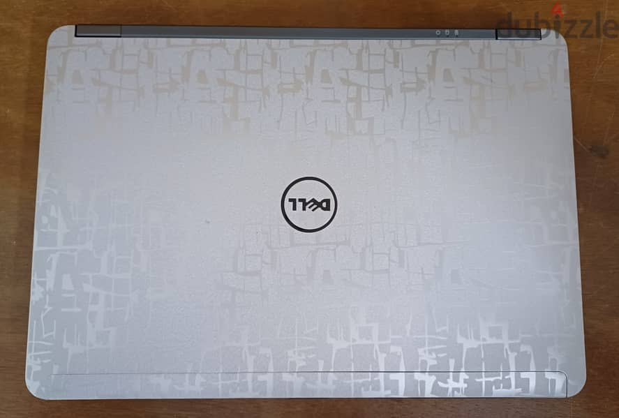 Hello i am sale my laptop dell core i5 8gb Ram ssd 128 gb graphic card 0