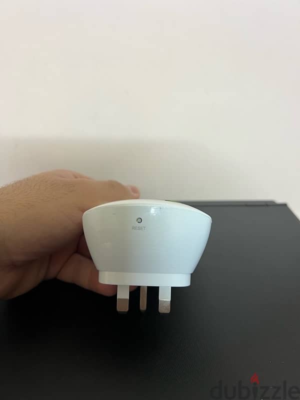 300Mbps WI-Fl Range Extender Free Delivery 2