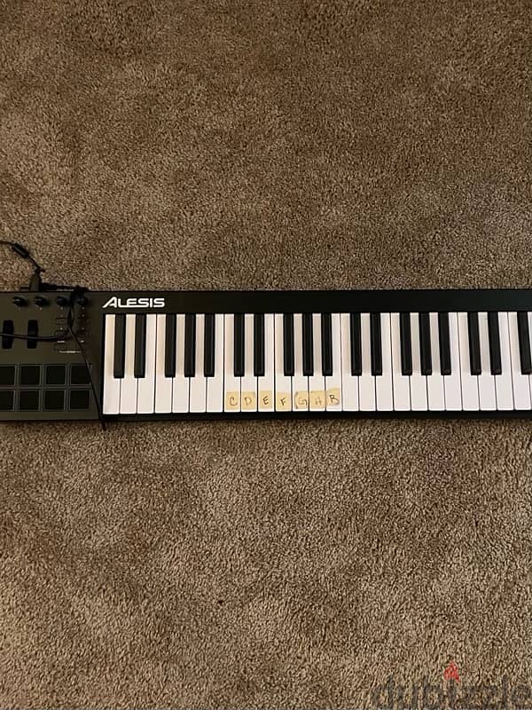 Alesis V61 USB MIDI Keyboard 1