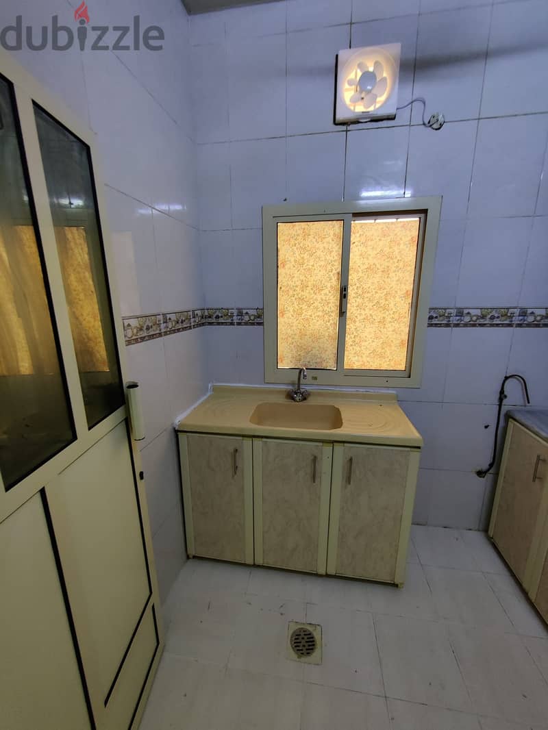 للإيجار منزل صغير في الديه. . . For rent a small house in Daih 3