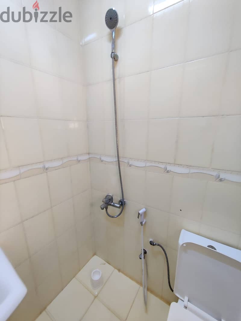 للإيجار منزل صغير في الديه. . . For rent a small house in Daih 14