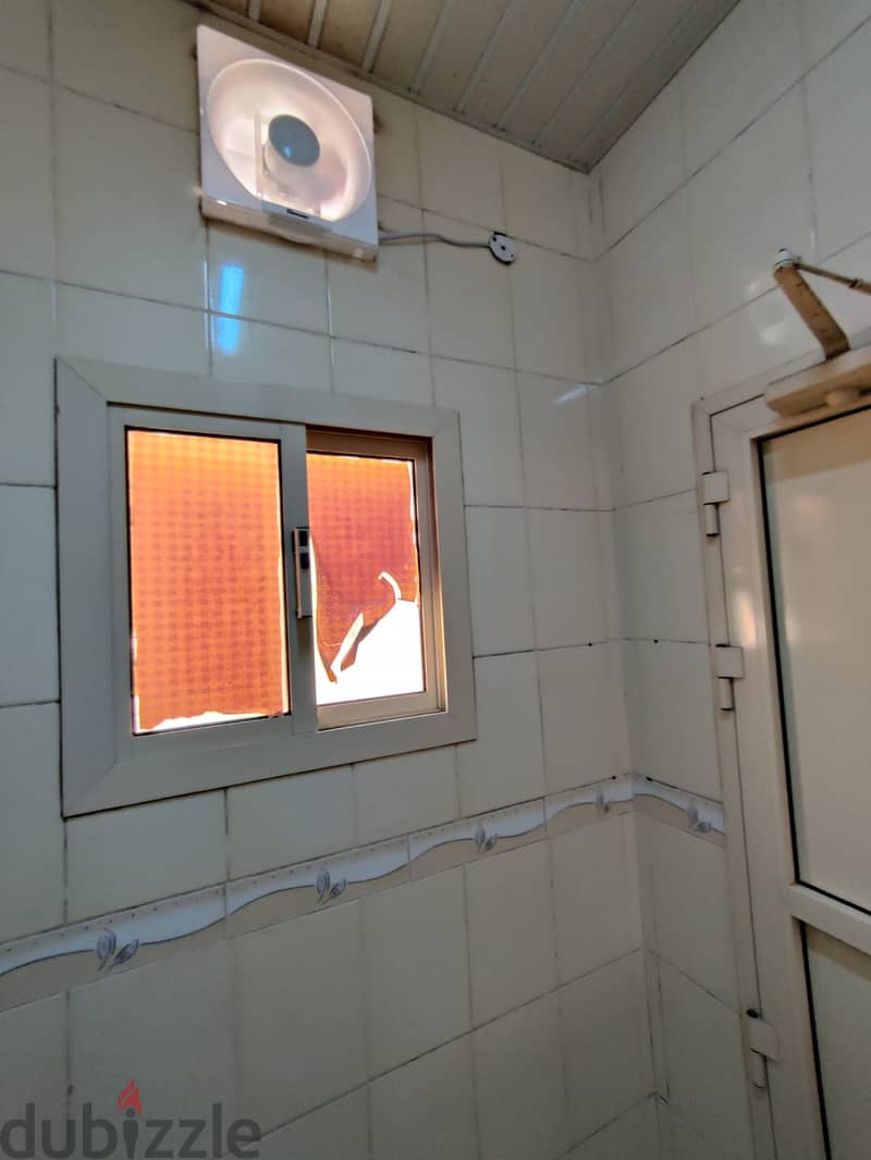 للإيجار منزل صغير في الديه. . . For rent a small house in Daih 17