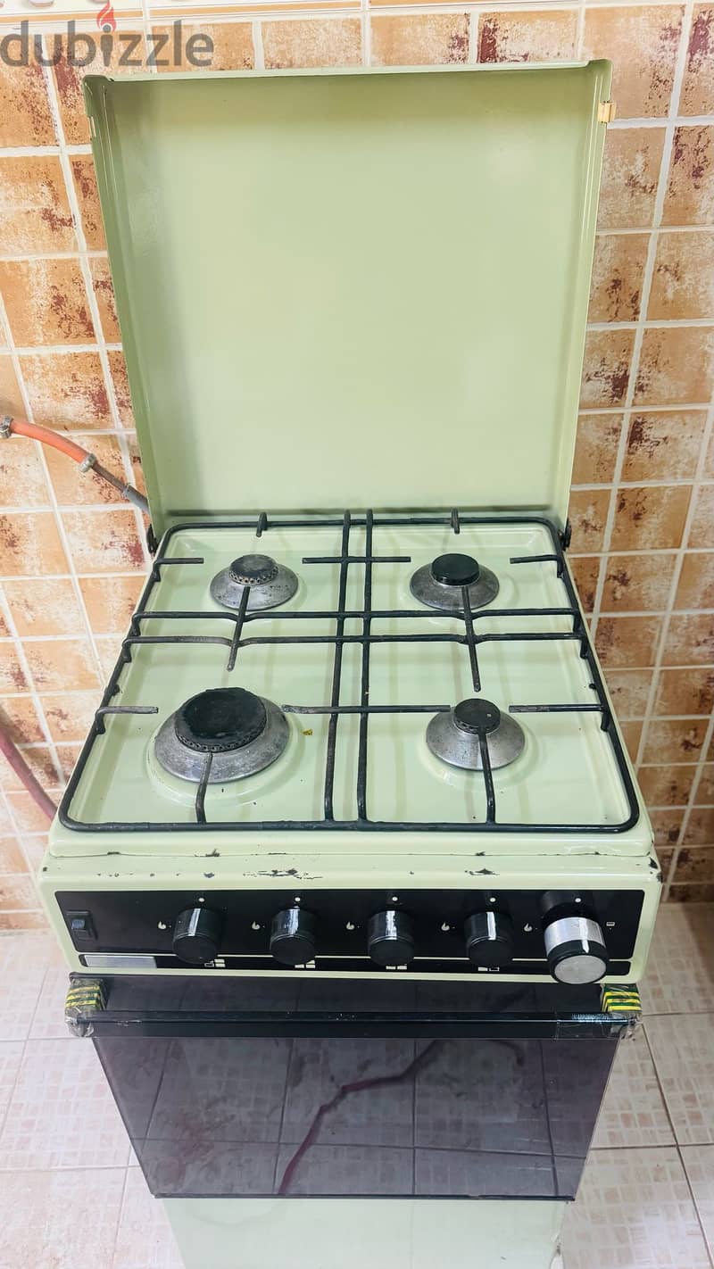 4 Burner cooker with Gas Oven 1