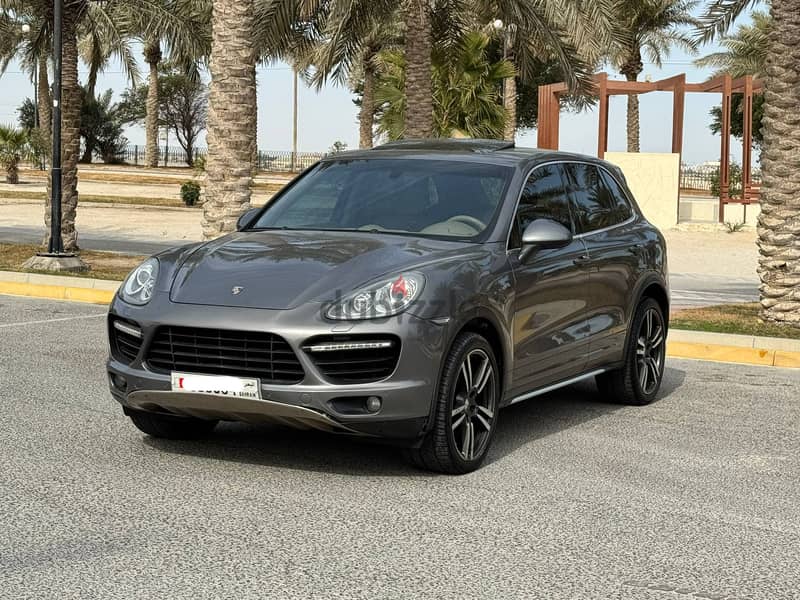 Porsche Cayenne 2011 grey 1