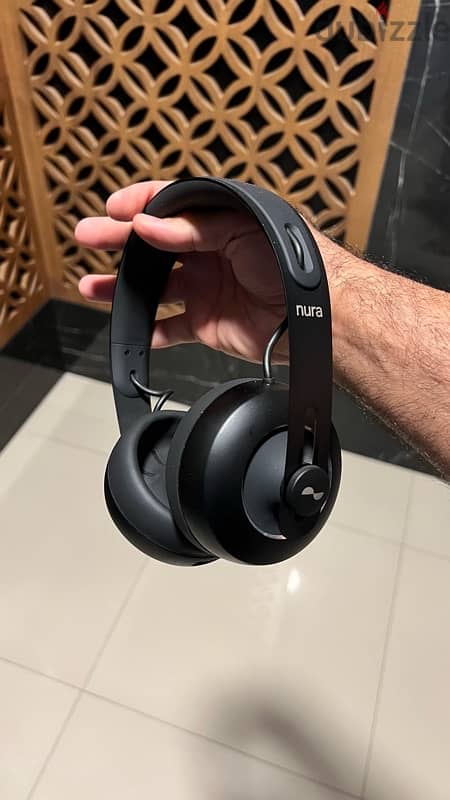 Nuraphone over the ear headphone - like new 3