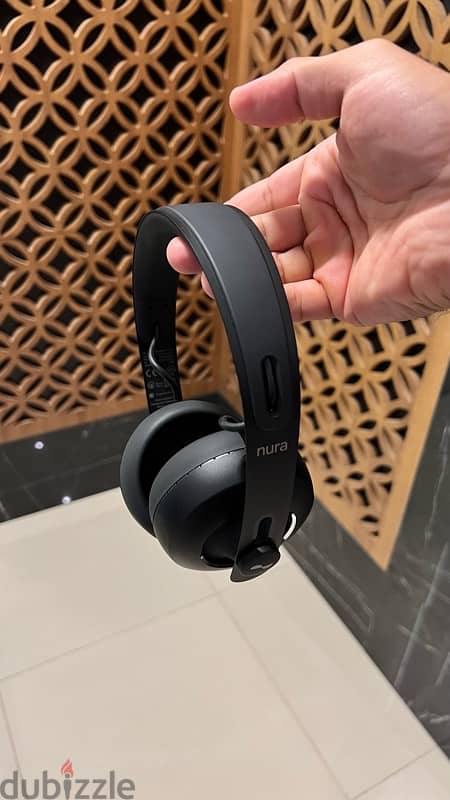 Nuraphone over the ear headphone - like new 4