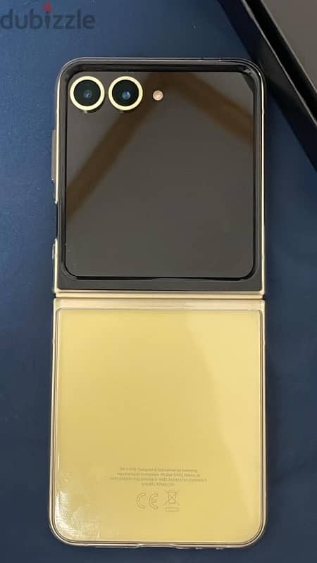 Galaxy z flip 6 256 GB Yellow color الحالة ممتازة على الضمان  ضمان 1