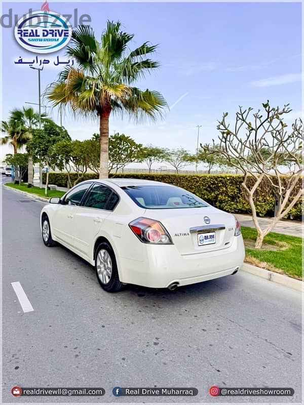 Nissan Altima 2011 (2.5 White ) CLEAN CAR 3