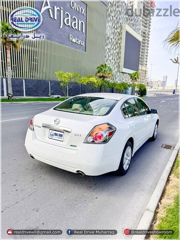 Nissan Altima 2011 (2.5 White ) CLEAN CAR 4