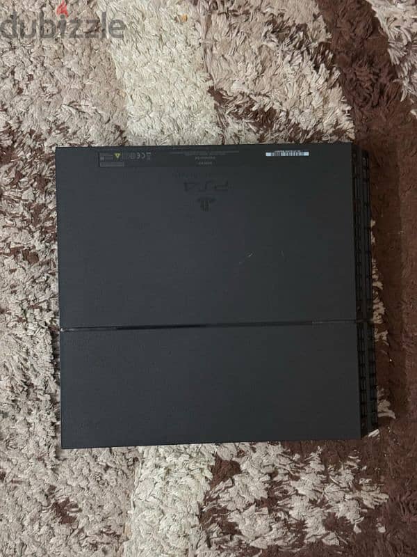 Sony Playstation 4 with original controller and full box 2