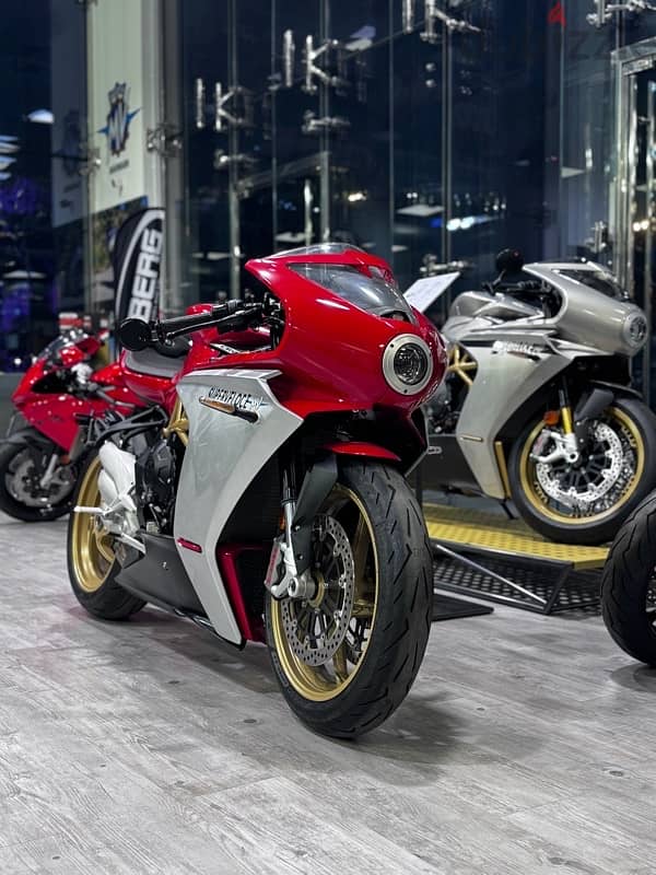 MV Agusta Superveloce 2021 5