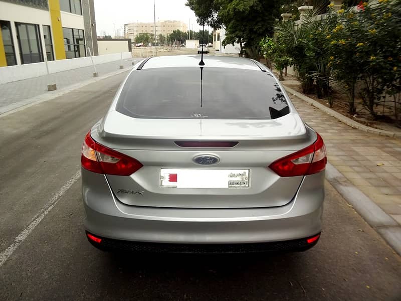 Ford Focus 1.6 L 2012 Silver Well Maintaned Urgent Sale 2