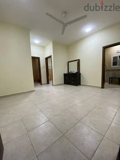 2 bedroom apartment for rent in Al Qudaybiyah including electricity