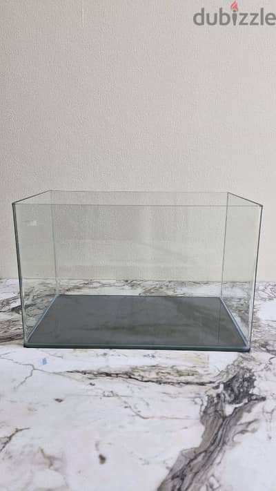 للبيع حوض سمك زينة جديد سعر مخفض For sale a new decorative aquarium, r