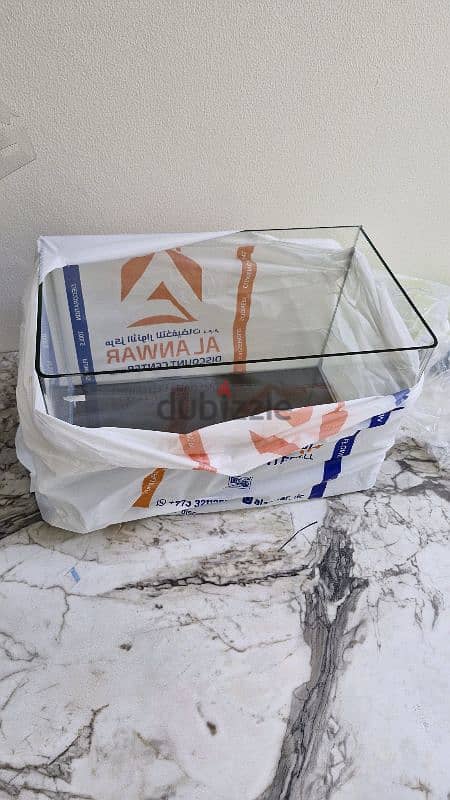 للبيع حوض سمك زينة جديد سعر مخفض For sale a new decorative aquarium, r 2