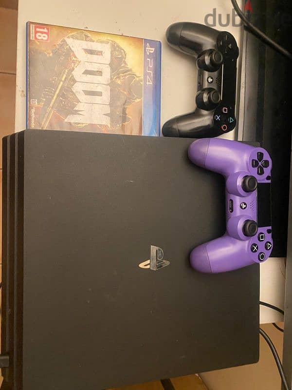 PS4 PRO with 2 controllers 0