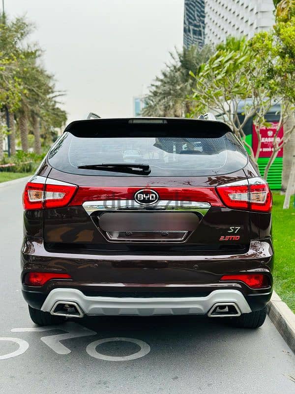 BYD S7 (Compact SUV) Year-2017.1 year Passing & insura till March-2026 4