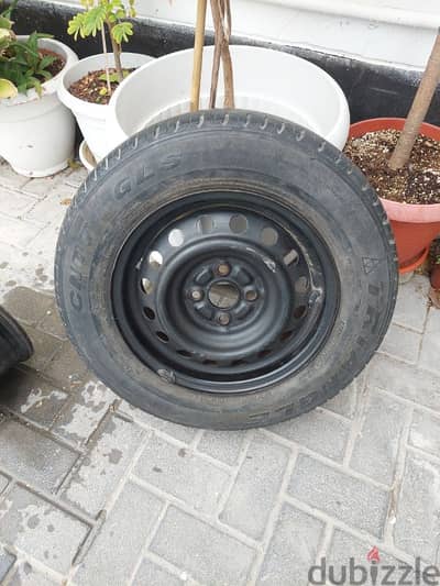 14 inches rim whith tayre . . nissan