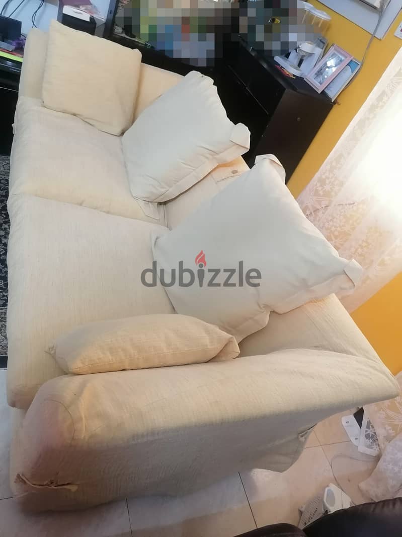 Luxurious sturdy soft 3 seater sofa in good and clean condition. 1