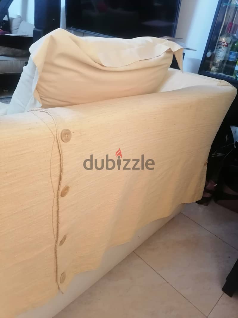 Luxurious sturdy soft 3 seater sofa in good and clean condition. 2