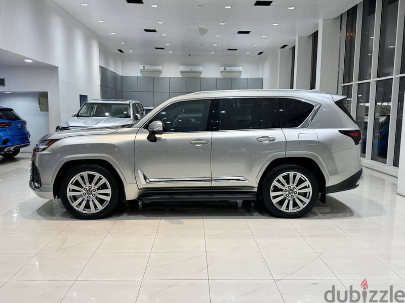 Lexus LX 600 VIP Edition 2023 SIlver 2