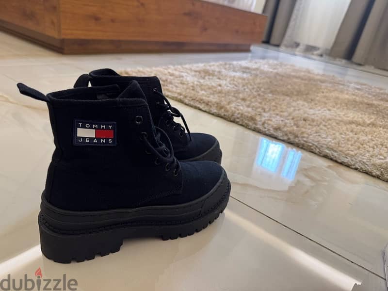 tommy hilfiger boots( 2 pairs ) black and white ( original with tags) 5