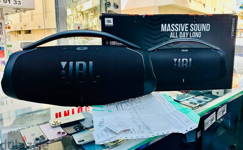 JBL BOOMBOX 3 With original bill 210 bd only 110 days ues full warran 0