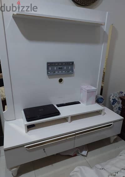 Used TV Stand for sell - طاولة تلفزيون مستعملة للبيع