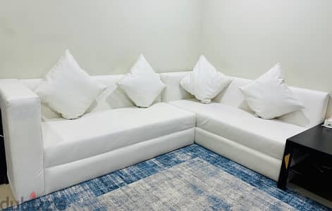 4 siter home sofa with pillows