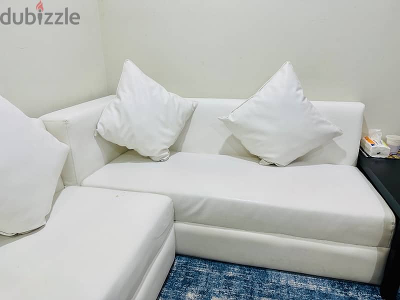 4 siter home sofa with pillows 2