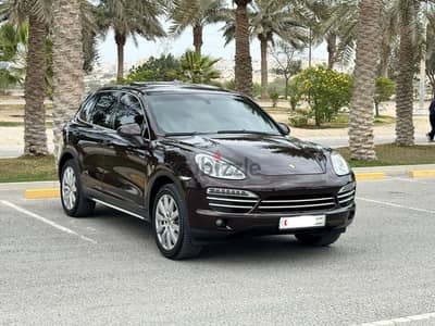 Porsche Cayenne 2014 brown