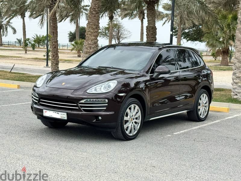 Porsche Cayenne 2014 brown 1